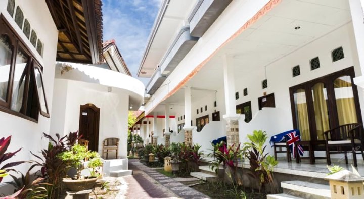努沙英达别墅酒店(Nusa Indah Bungalow)