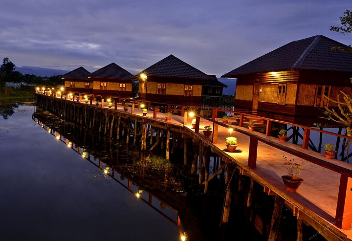 丹瑞临屋水上度假酒店(Shwe Inn Tha Floating Resort)