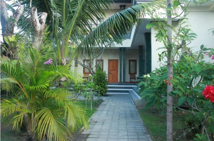 巴厘岛普瑞克林顿酒店(Puri Clinton Bali)