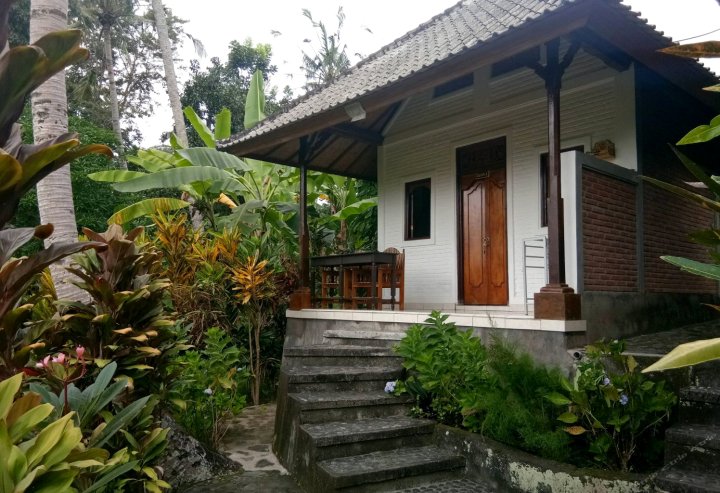 彭杜克棱巴杜库住宿酒店(Pondok Lembah Dukuh Homestay)