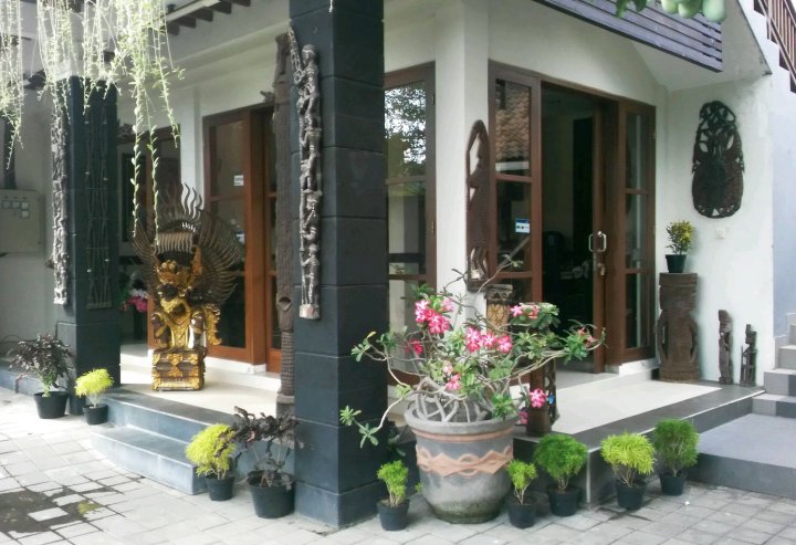 巴厘迪帕维拉住宿酒店(De Pavilla Homestay Bali)