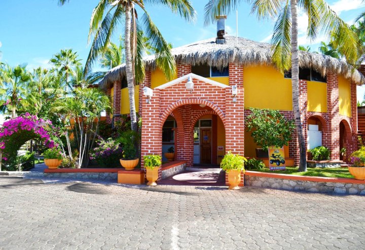 太阳海岸海滩酒店(Hotel Playa Del Sol)