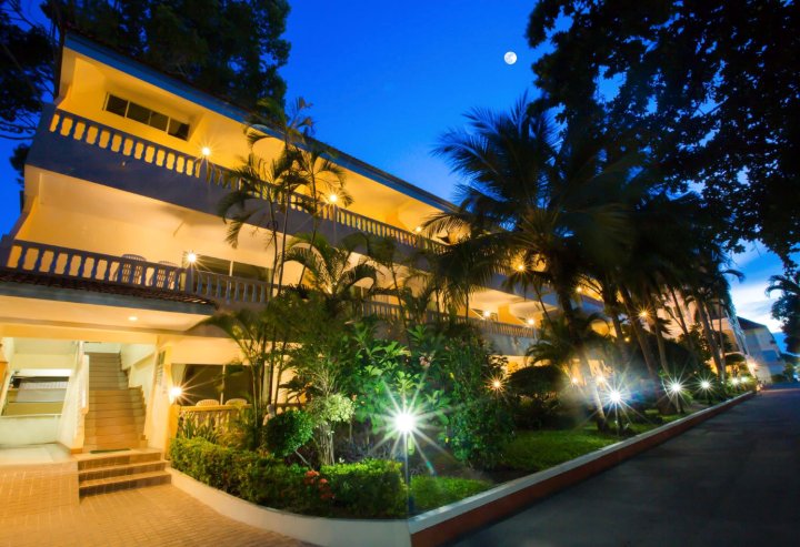双棕榈度假酒店(Twin Palms Resort)