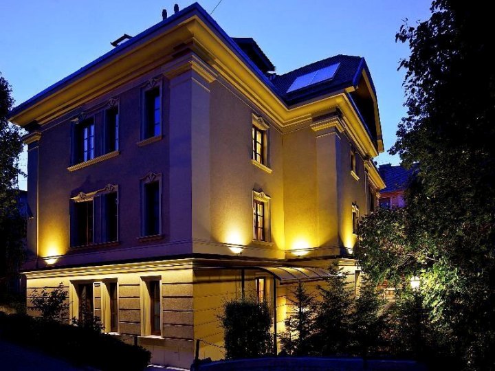 布达佩斯黄金酒店(Gold Hotel Budapest)