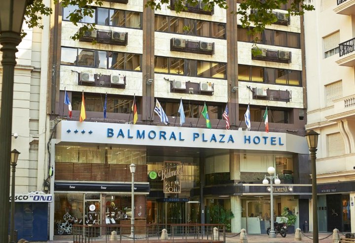 巴尔莫勒尔堡广场酒店(Balmoral Plaza Hotel)