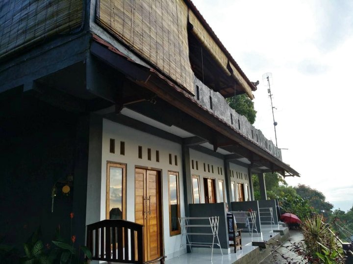 阿迪拉沃恩民宿(Adila Warung and Homestay)