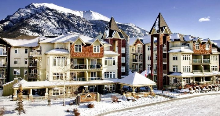 坎莫尔风塔套房旅舍(Windtower Lodge & Suites Canmore)