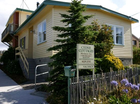 布莱克曼湾雪松乡村小屋(Country Cottage Cedar Cottages Blackmans Bay)