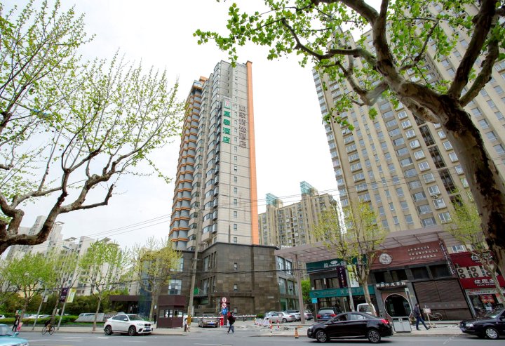 莫泰酒店(上海陆家嘴羽山路源深体育中心地铁站店)