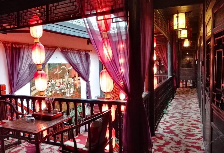 凤凰康翠茵·青稞古宅客栈(原青稞古宅庭院客栈)