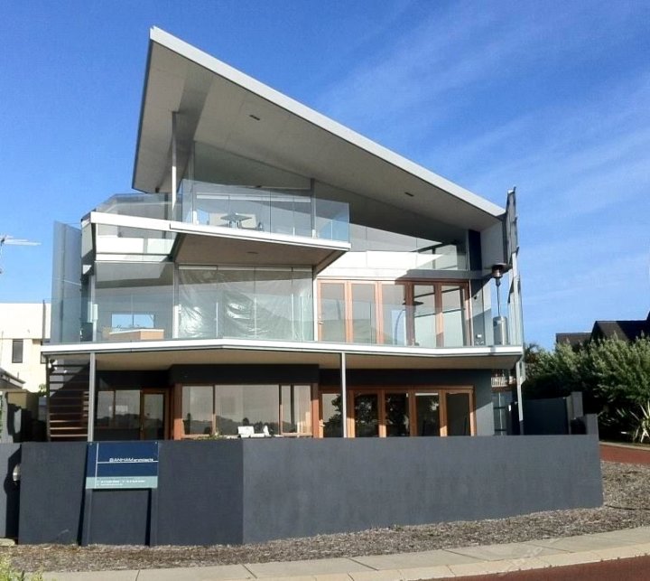 弗里曼特尔美梦 - 河畔步行至海滩建筑师之家度假屋(Fremantle Dream - River-Front Architect Home & Walk to Beach)