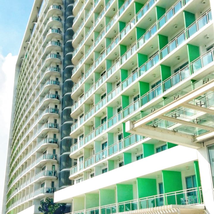 贾德 2 居蔚蓝城市住宅公寓式客房度假村(2 BR Condo by JAD at Azure Urban Resort Residences)
