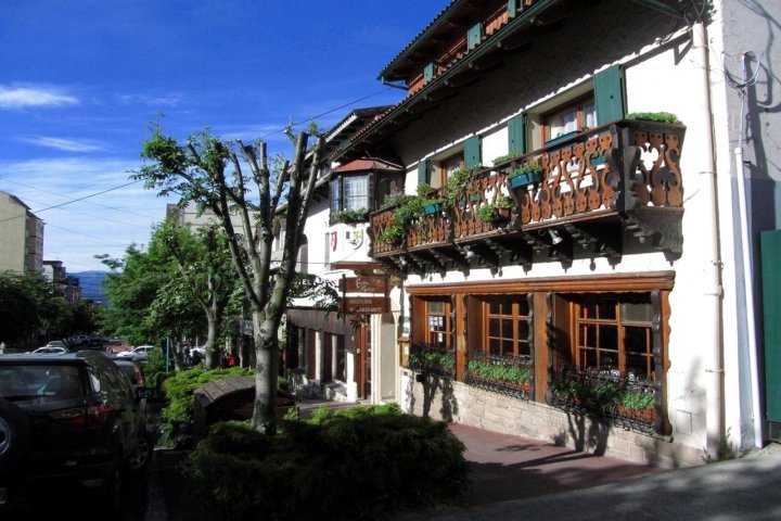 拉卡喜达旅馆（前身为艾卡喜达西扎）(Hostería La Casita (Ex Casita Suiza))