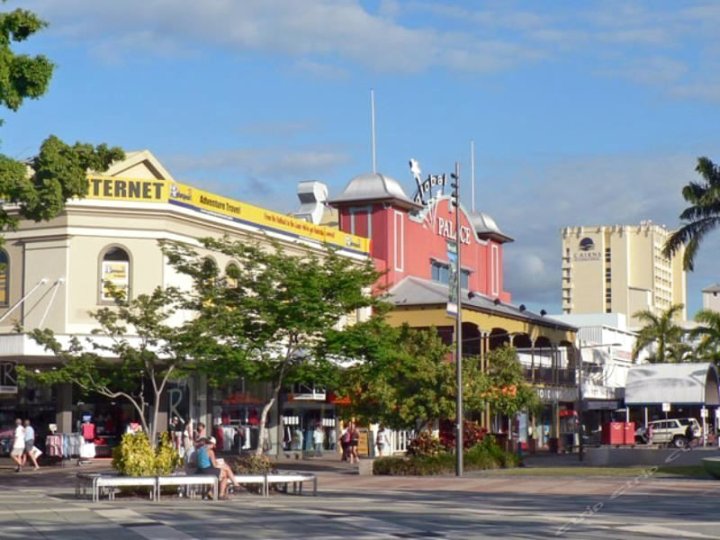 绝对面海滩-凯恩斯酒店(Absolute Beachfront - Cairns Hotel)