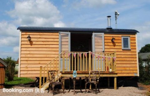 The Little John Petite Cosy Cabin at Fairview Farm Nottingham Set in 88 Acres