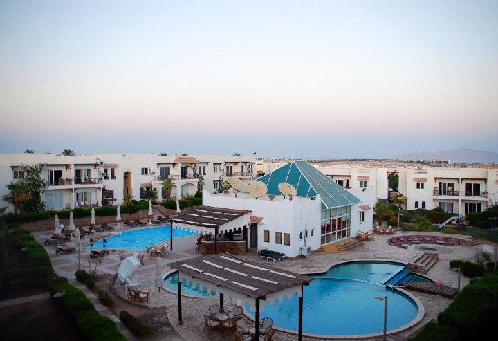 洛嘉茵纳沙姆度假酒店(Logaina Sharm Resort)