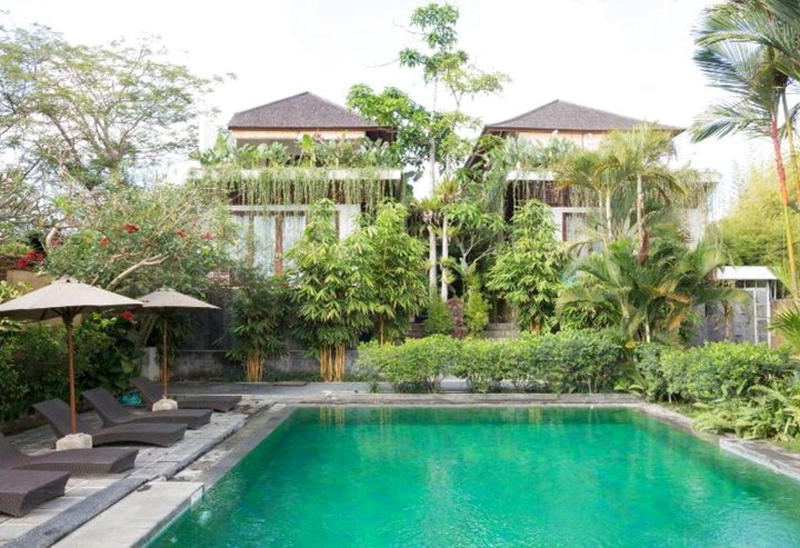 巴厘岛水上奥克塔维纳别墅酒店(Aqua Octaviana Bali Villa)