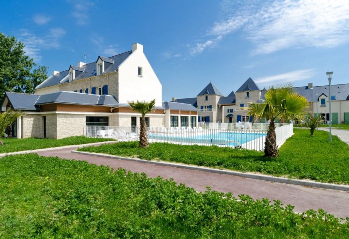 莫里斯酒庄尼米亚酒店(Résidence Néméa le Domaine des Mauriers)