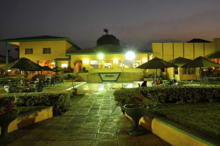 里朗威十字路口酒店(Crossroads Hotel Lilongwe)