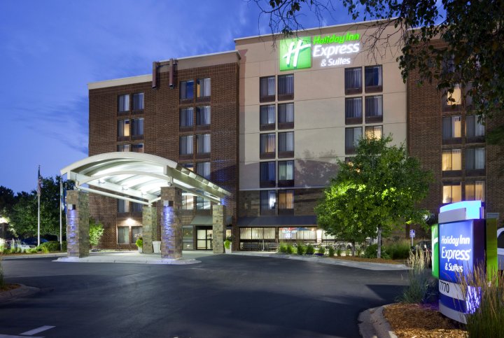 布卢明顿西智选假日套房酒店(Holiday Inn Express & Suites Bloomington West, an IHG Hotel)