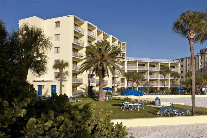 巨浪海滩度假酒店(The Beachcomber Beach Resort Hotel)
