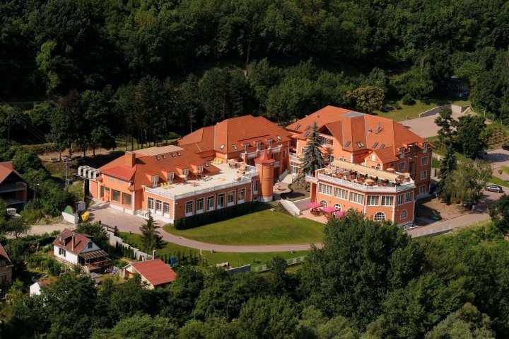 贝尔维尤艾斯特根酒店(Hotel Bellevue Esztergom)