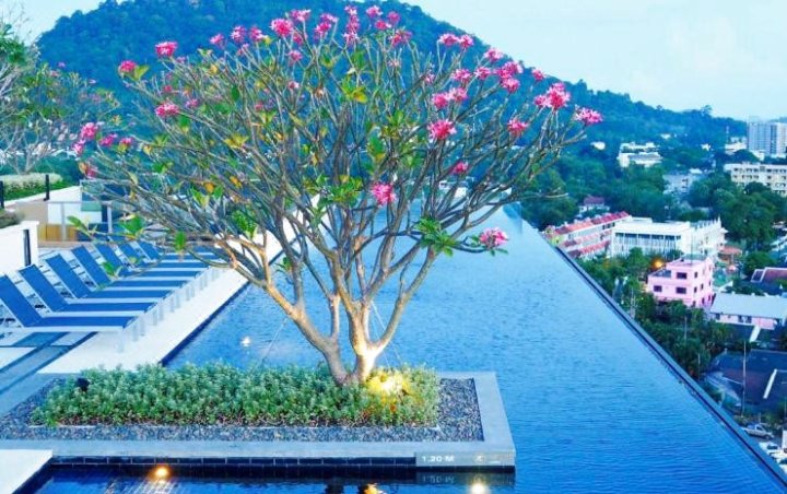 Duplex Height Phuket & Rooftop Swimming Pool
