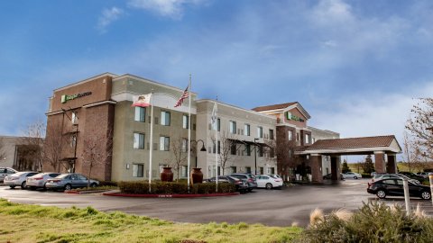 林肯罗斯维尔区智选假日套房酒店(Holiday Inn Express Hotel & Suites Lincoln-Roseville Area, an IHG Hotel)