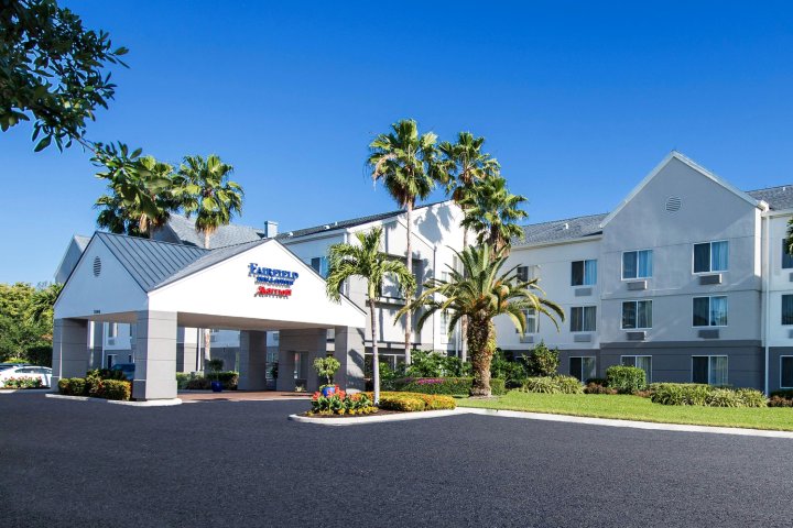 麦尔兹堡开普科勒尔万豪费尔菲尔德客栈(Fairfield Inn & Suites by Marriott Fort Myers Cape Coral)