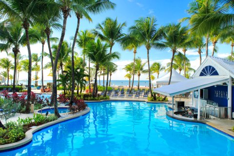 佛得岛海滩万怡度假酒店(Courtyard by Marriott Isla Verde Beach Resort)