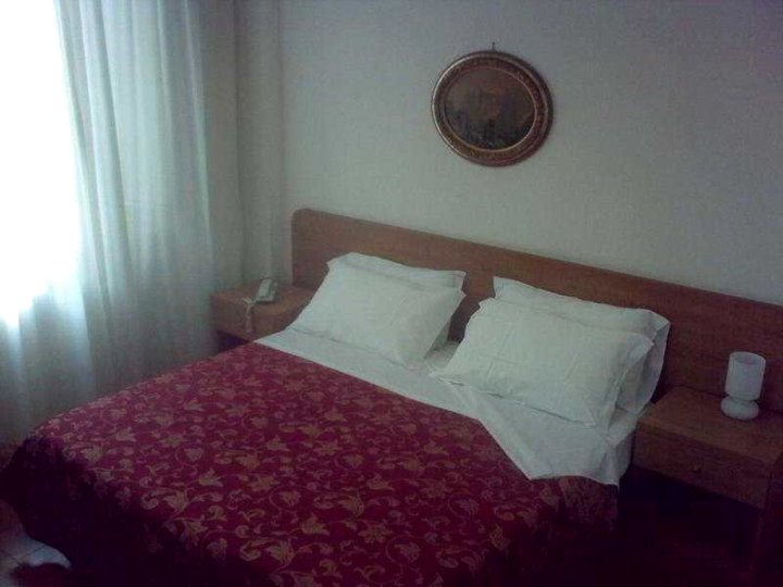 Residenza Menni Hotel Rome