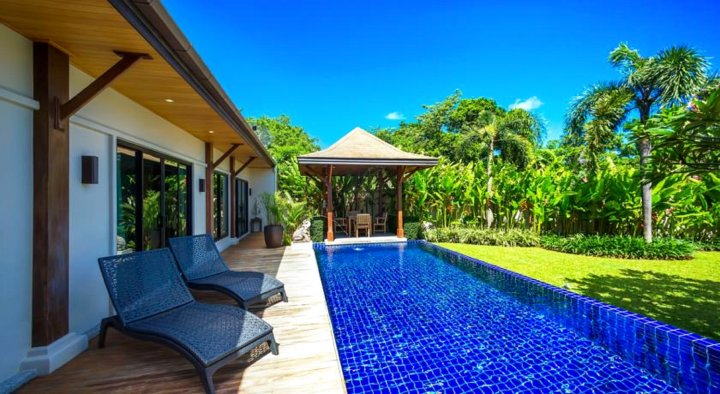 友谊别墅7号 Friendship Villa 7(Friendship Villa No.7 | 2 Bed Beachfront Pool Villa Friendship Beach Phuket)