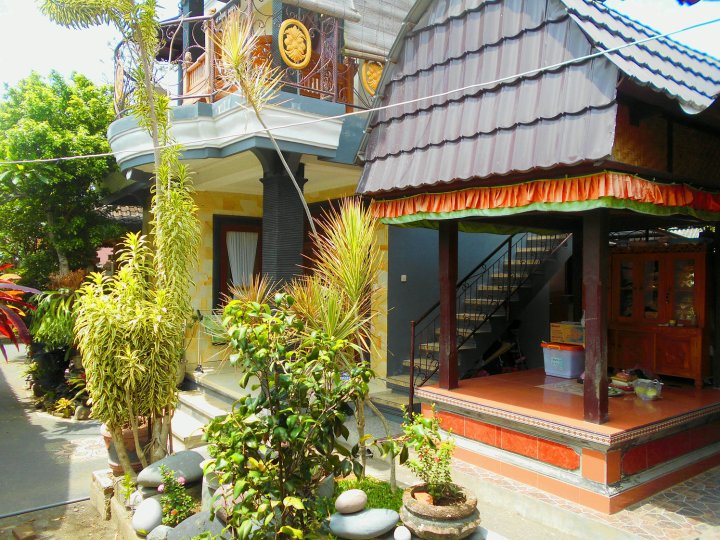 普里阿斯丽平房酒店(Puri Asri Bungalow)