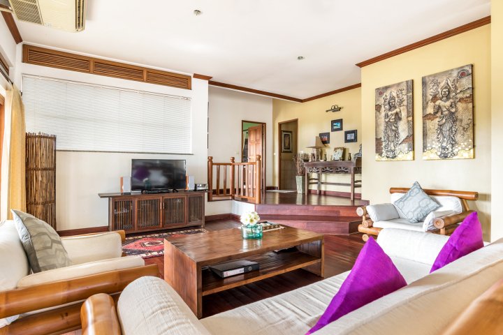 莲花7 卡塔海滩三卧山景别墅三卧泳池 山景 别墅(Kata Beach Hillview Lutos Villa 7 Three Bedrooms with Pool Mountain View Villa)