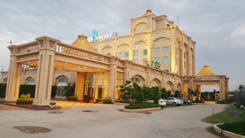 金银河餐厅酒店(Golden Galaxy Hotels & Resorts)