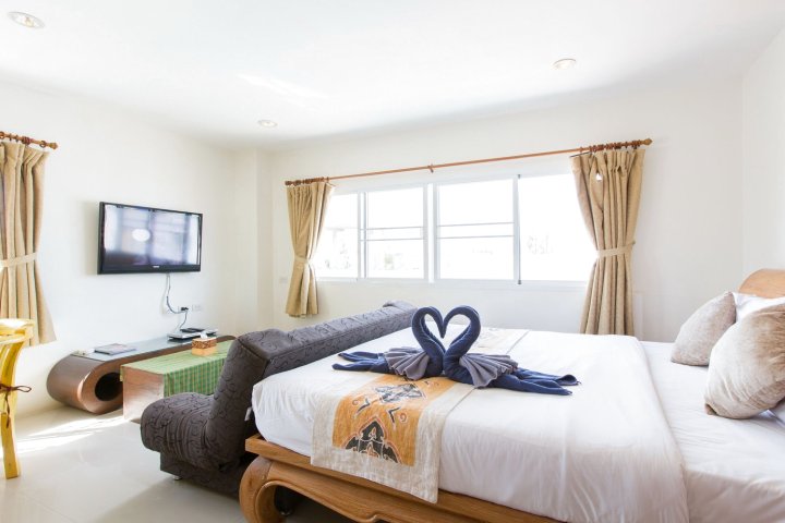 普吉岛那年夏天青年旅舍(That Summer Hotel)