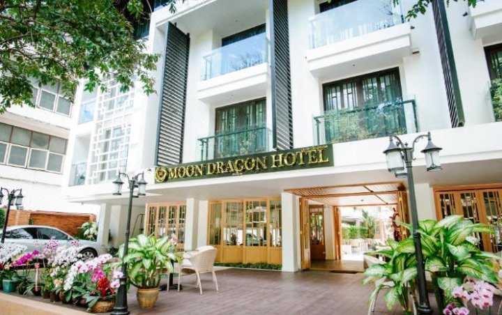 月亮黄龙酒店(Moon Dragon Hotel)