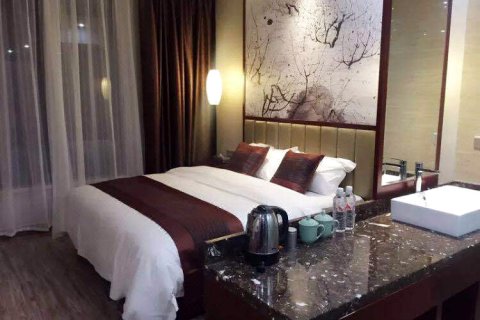 庆元菇城大酒店