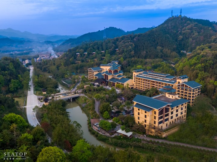 龙门地派温泉度假酒店