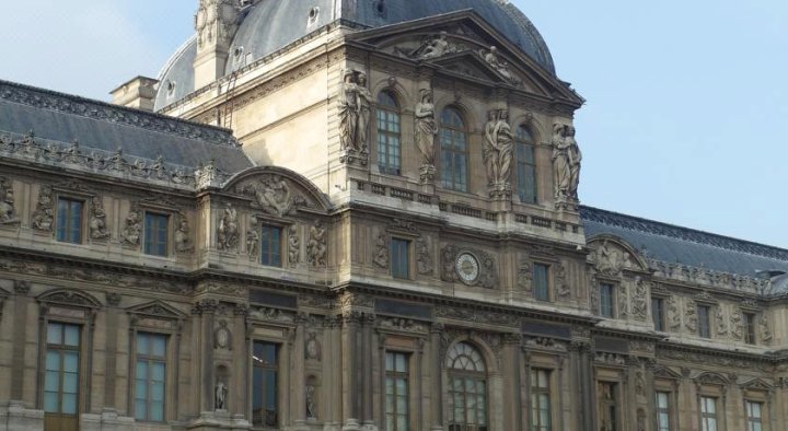 Louvre Parisian ChicSuites