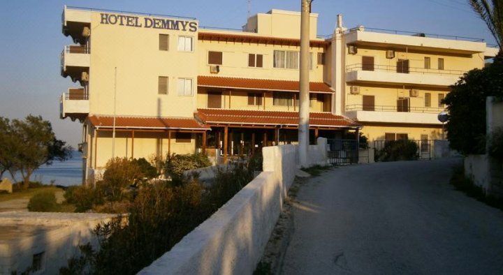 达斯卡利欧海滩酒店(Daskalio Beach Hotel)