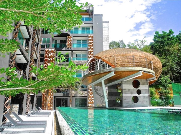 芭东翡翠园景一卧室公寓(Emerald Patong 1 Bedroom Apartment Garden View)