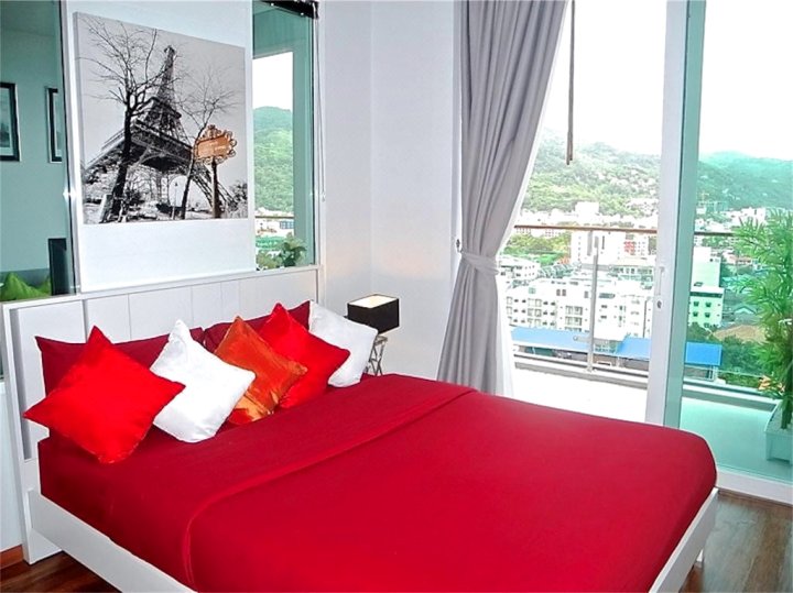 芭東翡翠園景 2 房露台公寓酒店(Emerald Patong 2 Bedrooms Apartment with Terrace)