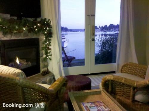 海滨旅馆(Waterfront Inn)