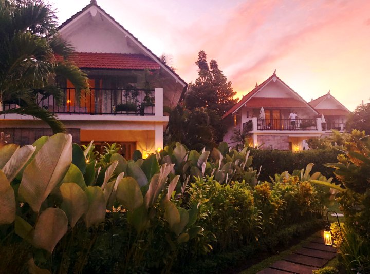 乌布德白色别墅(The White Villas Ubud)