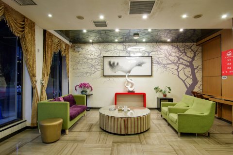 秀亭花园假日酒店(沈丘北站县政府店)