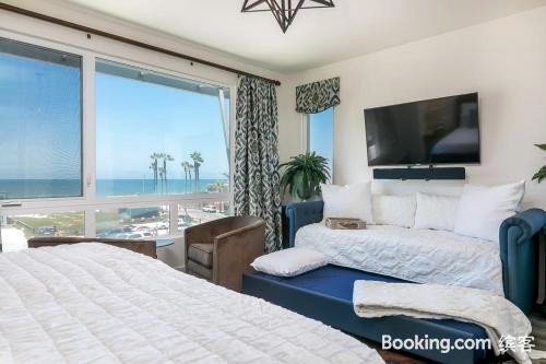 Ocean View 3 Bedrooms Condo, Just Steps from The Park, Pier & Water!