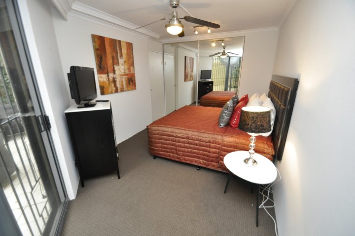 皮尔蒙特自助式现代一卧室公寓（8MIL）(Pyrmont Self-Contained Modern One-Bedroom Apartment (8MIL))