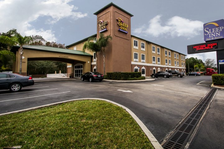 奥兰多机场舒眠套房酒店(Sleep Inn & Suites Orlando Airport)