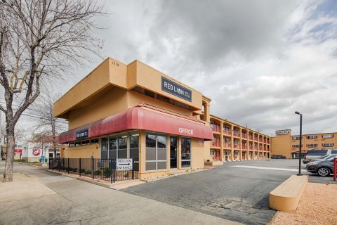 萨克拉门托中城洛伊套房饭店(Roy Inn & Suites – Sacramento Midtown)